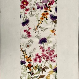 Krásny behúň obrus 135x40 cm Lúčne kvety